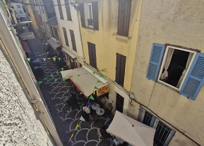 Cozy Old Town Apartment Antibes